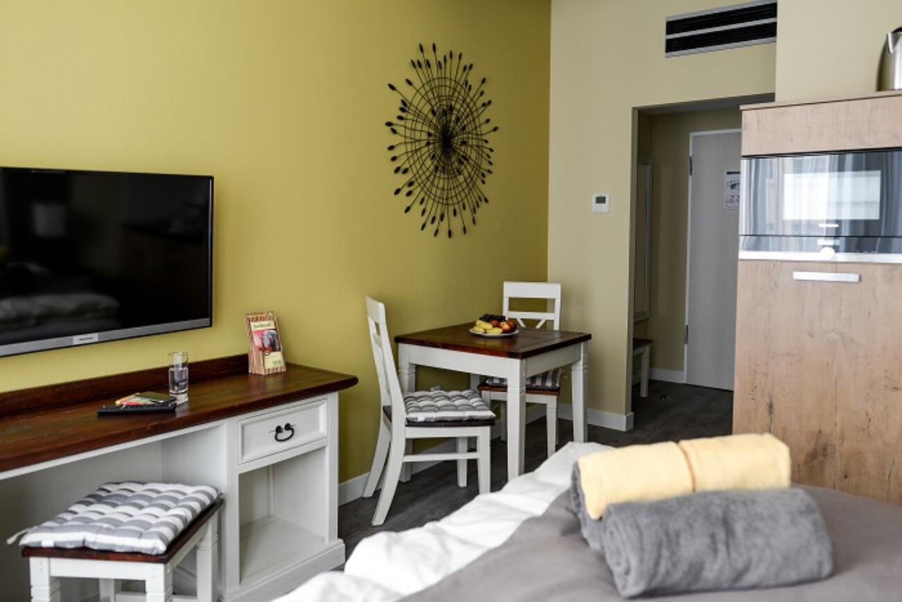 Hausner'S Hotel- Studio Apartments Altenstadt an der Waldnaab ภายนอก รูปภาพ
